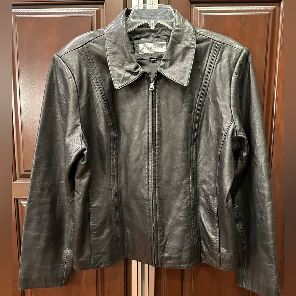 Jones Wear Sport (XL) black leather jacket.